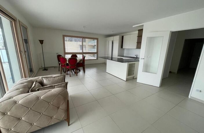 Appartement T4 meublé À Louer - 01210 FERNEY VOLTAIRE — photo 2