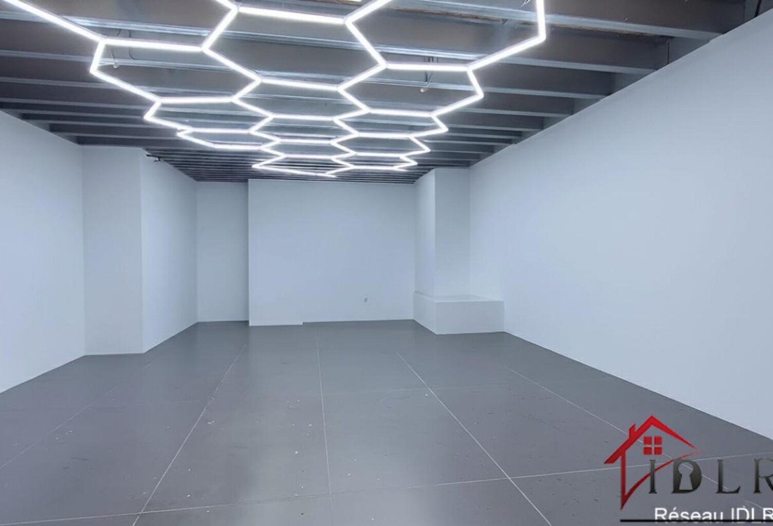 Local commercial 220 m2 La Farlède — photo 1
