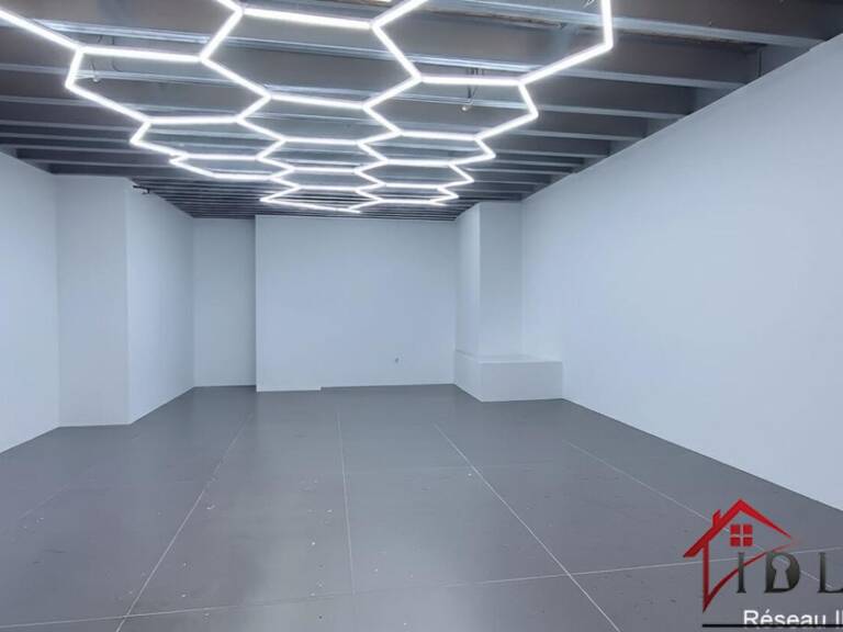 Local commercial 220 m2 La Farlède — photo 1