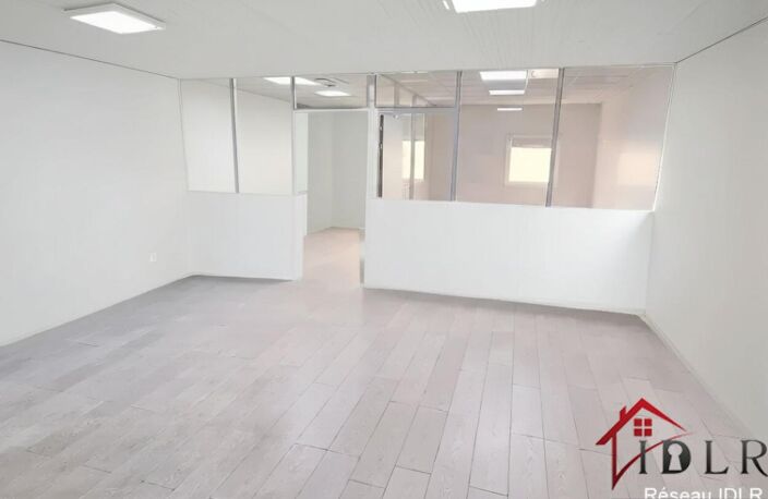 Local commercial 220 m2 La Farlède — photo 2