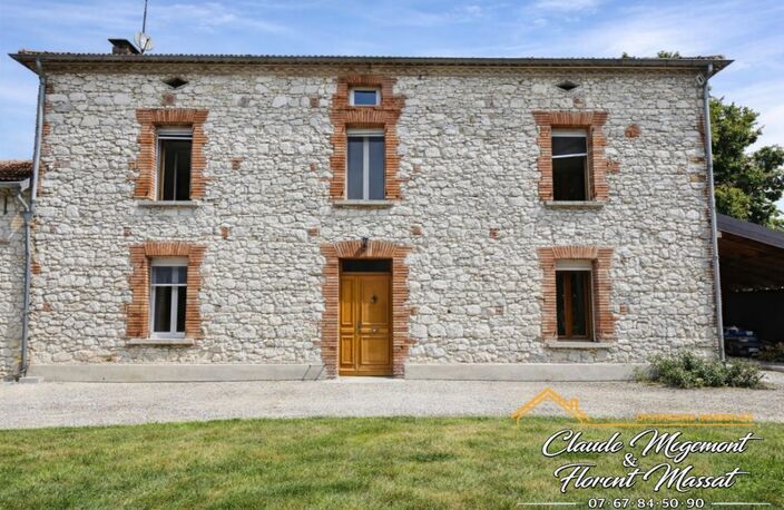 SUPERBE PROPRIETE AVEC MAISON DE MAÎTRE RENOVEE A PROXIMITE DE LAVAUR — photo 2