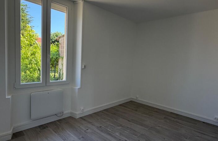 PAVILLON DE PLAIN PIED, 2 CHAMBRES, GARAGE ET JARDIN CLOS — photo 4