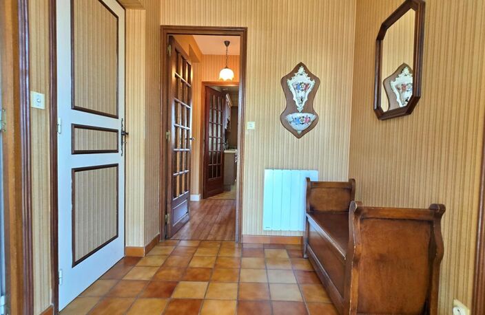 Maison à vendre 7 pièces + Garage + Jardin - Centre-Bourg ORADOUR SUR GLANE (87) — photo 3