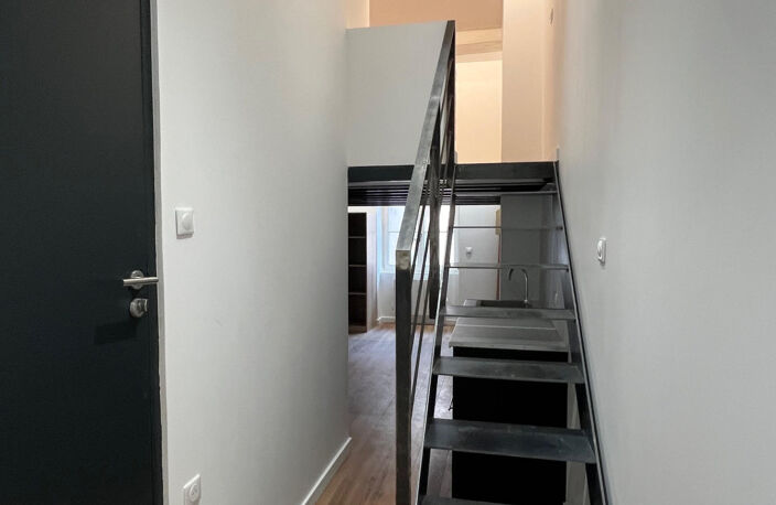 LYON 1ER APPARTEMENT 2 PIECES RUE PIERRE DUPONT LES CHARTREU — photo 2