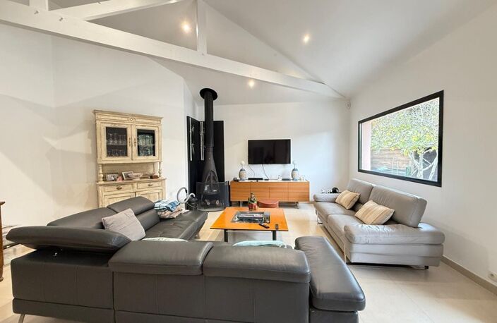 BIGANOS – Quartier recherché du VIGNEAU – Élégante propriété de 190 m² sur un magnifique terrain paysager de 2 370 m² avec piscine, dépendance et double garage — photo 3