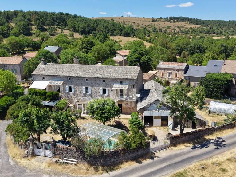 Propriété 203 m² habitables et 265 m² de dépendances — photo 1