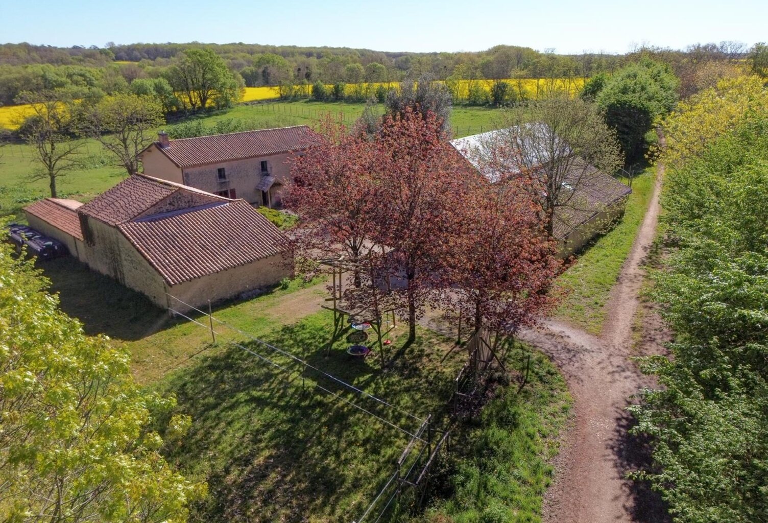 Propriete à vendre 10 pièces AUBIGNY (79) Terrain 27 715 m² — photo 1
