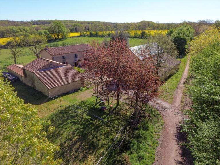 Propriete à vendre 10 pièces AUBIGNY (79) Terrain 27 715 m² — photo 1