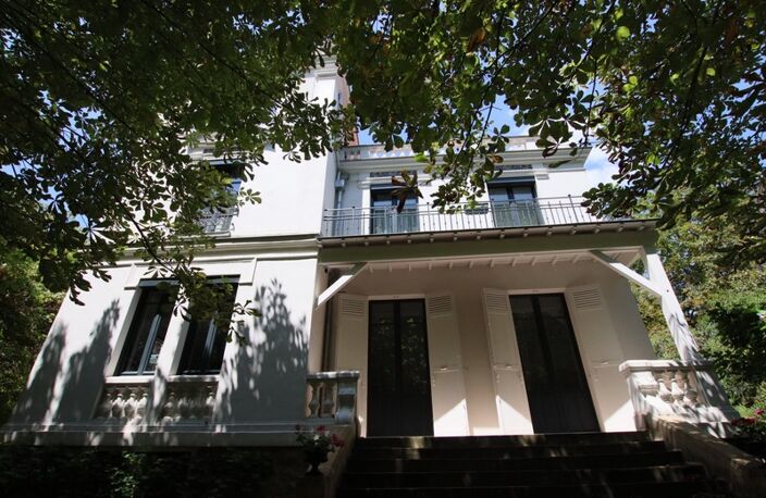 VILLA D'EXCEPTION DE 8 PIECES – UN JOYAU DU PATRIMOINE OVILLOIS — photo 3
