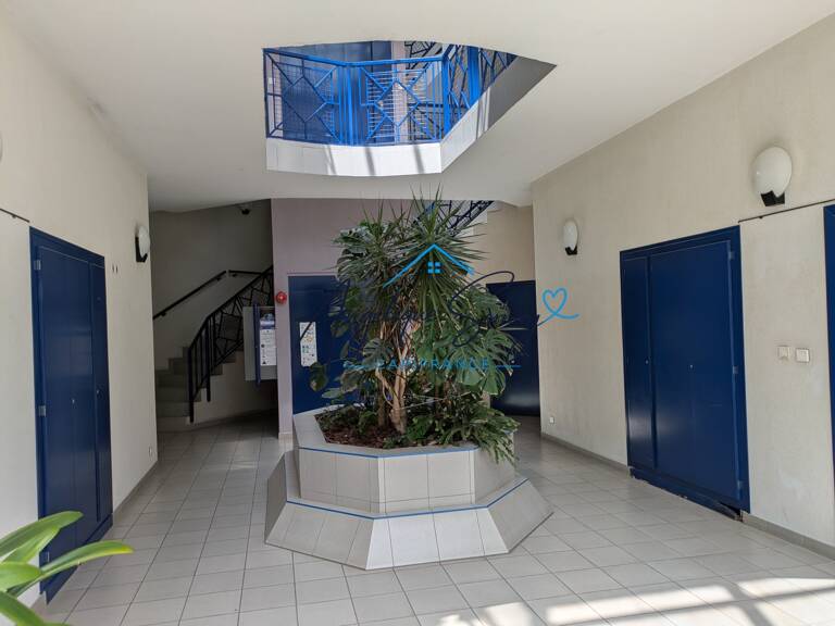 Calme, confort et commodités : découvrez ce T3 au cœur d’une résidence arborée — photo 1