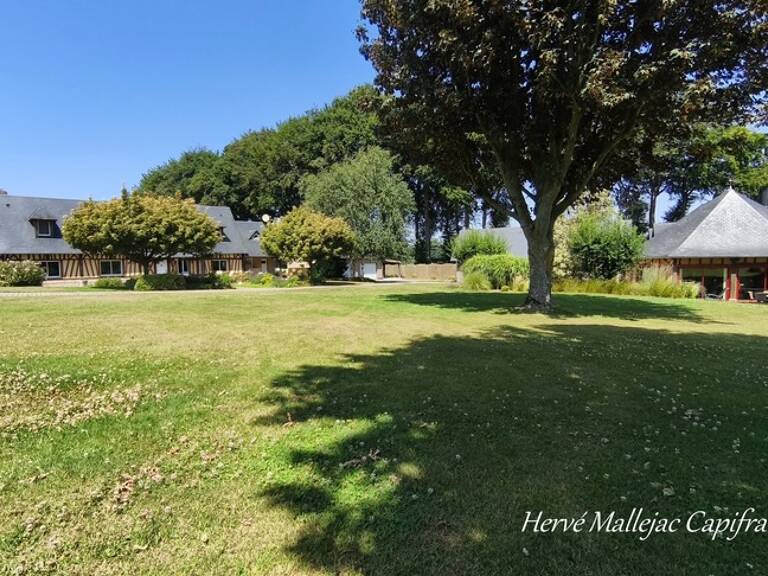 A 20 KMS de Fécamp. Ensemble immobilier comprenant 2 habitations (303 m²);1 piscine; triple garage; Terrain 5215 m² — photo 1