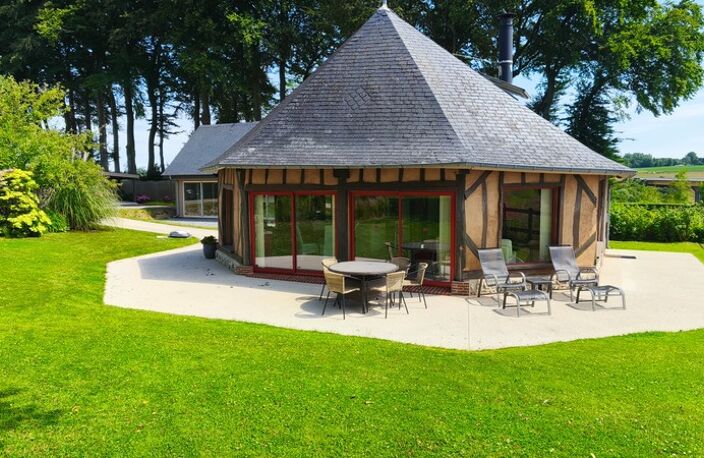 A 20 KMS de Fécamp. Ensemble immobilier comprenant 2 habitations (303 m²);1 piscine; triple garage; Terrain 5215 m² — photo 3