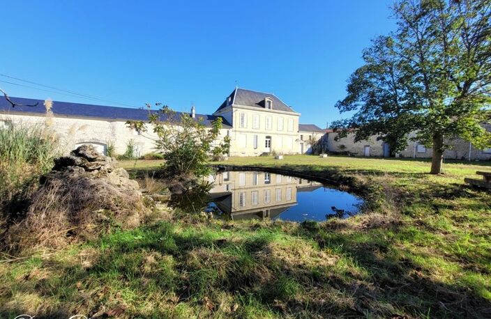 Propriété à vendre 14 pièces SAINT JEAN D'ANGELY (17) - Ancien domaine viticole, Bâti de 940 m2, Maison de maître, Dépendances — photo 2