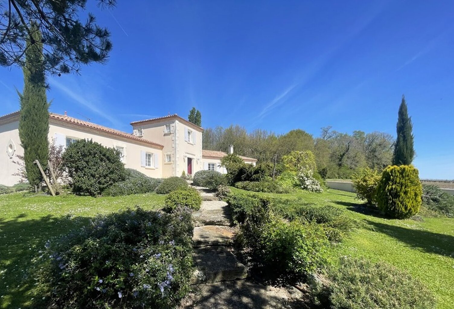 Villa d'architecte et gîte indépendant dans un parc paysager de plus de 4 000 m² SUD de COGNAC proche de BARBEZIEUX SAINT HILAIRE (16) — photo 1