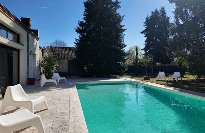 Maison de caractère avec jardin, piscine et patio au coeur d'Olivet — photo 2
