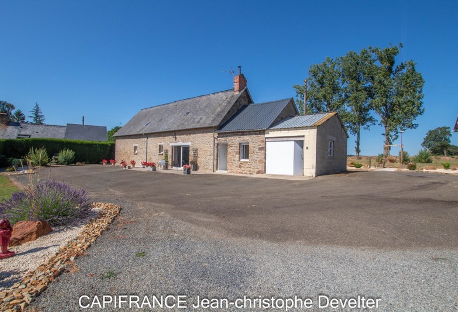 Maison à vendre 3 chambres proche de GORRON (53) sur terrain de 7500 m2 — photo 1