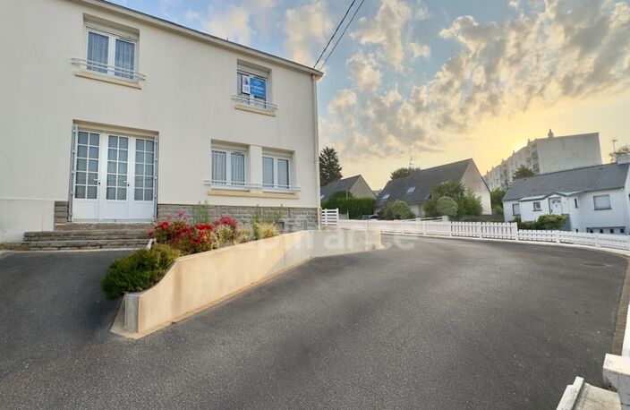 MAISON DE VILLE, QUARTIER CALME, PROXIMITÉ BOURG, STATIONNEMENTS, RÉNOVATION — photo 2