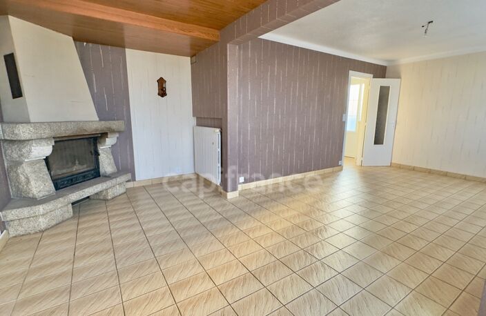 MAISON DE VILLE, QUARTIER CALME, PROXIMITÉ BOURG, STATIONNEMENTS, RÉNOVATION — photo 5