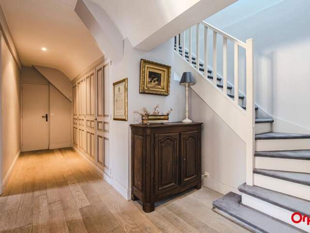 Appartement À Vendre — photo du bien