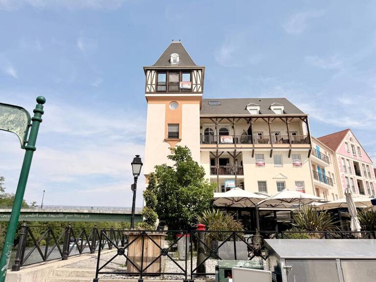 PORT CERGY – Vue exceptionnelle sur la Marina et l’Oise Idéal investisseur ou premier achat — photo 1