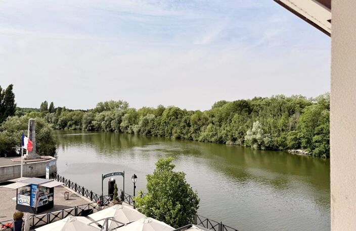 PORT CERGY – Vue exceptionnelle sur la Marina et l’Oise Idéal investisseur ou premier achat — photo 3