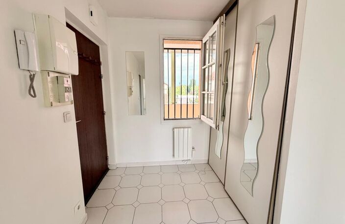 PORT CERGY – Vue exceptionnelle sur la Marina et l’Oise Idéal investisseur ou premier achat — photo 4