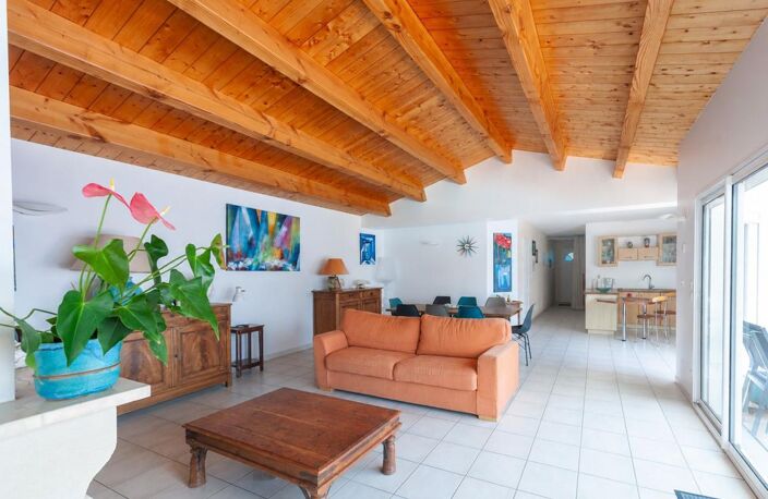 Nieul sur Mer - Maison plain-pied 153 m² - 5 chambres - garage - piscine — photo 3