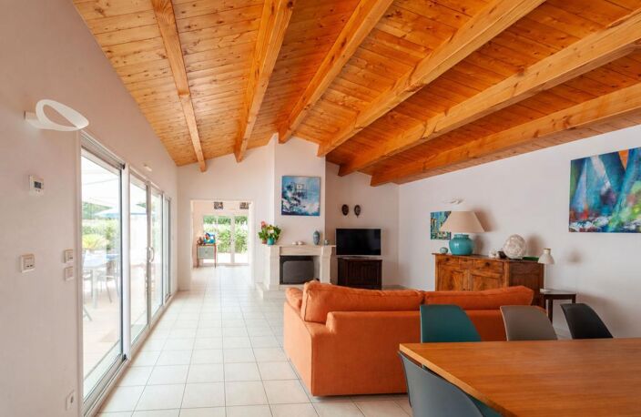 Nieul sur Mer - Maison plain-pied 153 m² - 5 chambres - garage - piscine — photo 5
