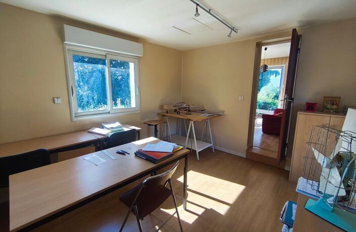 Saint-Germain-au-Mont-d'Or – Maison de plain-pied avec vue sur sous-sol complet — photo 4