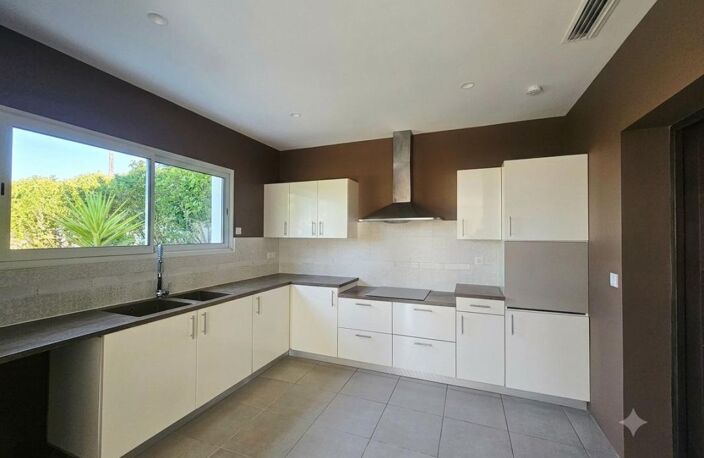 Balaruc-le-Vieux – Maison contemporaine rénovée avec jardin paysager, 4 chambres et vie de plain-pied — photo 3