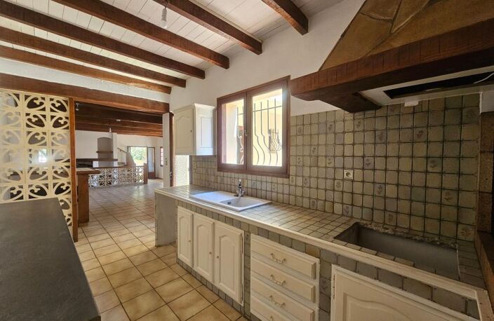 Frontignan – Belle maison familiale de 146 m² avec garage, cave et jardin — photo 5