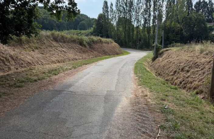 Terrain de 1050 m² avec accès au tout à l'égout — photo 4