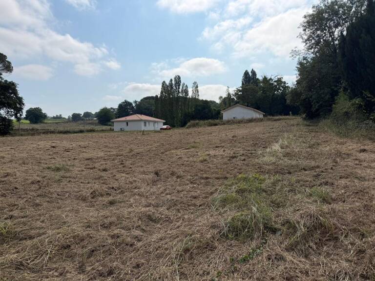 Terrain de 819 m² avec accès au tout à l'égout — photo 1