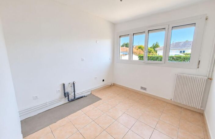 🏡 Charmante maison familiale de 4 chambres et terrain clôturé de 506 m² ! 🌳 — photo 4