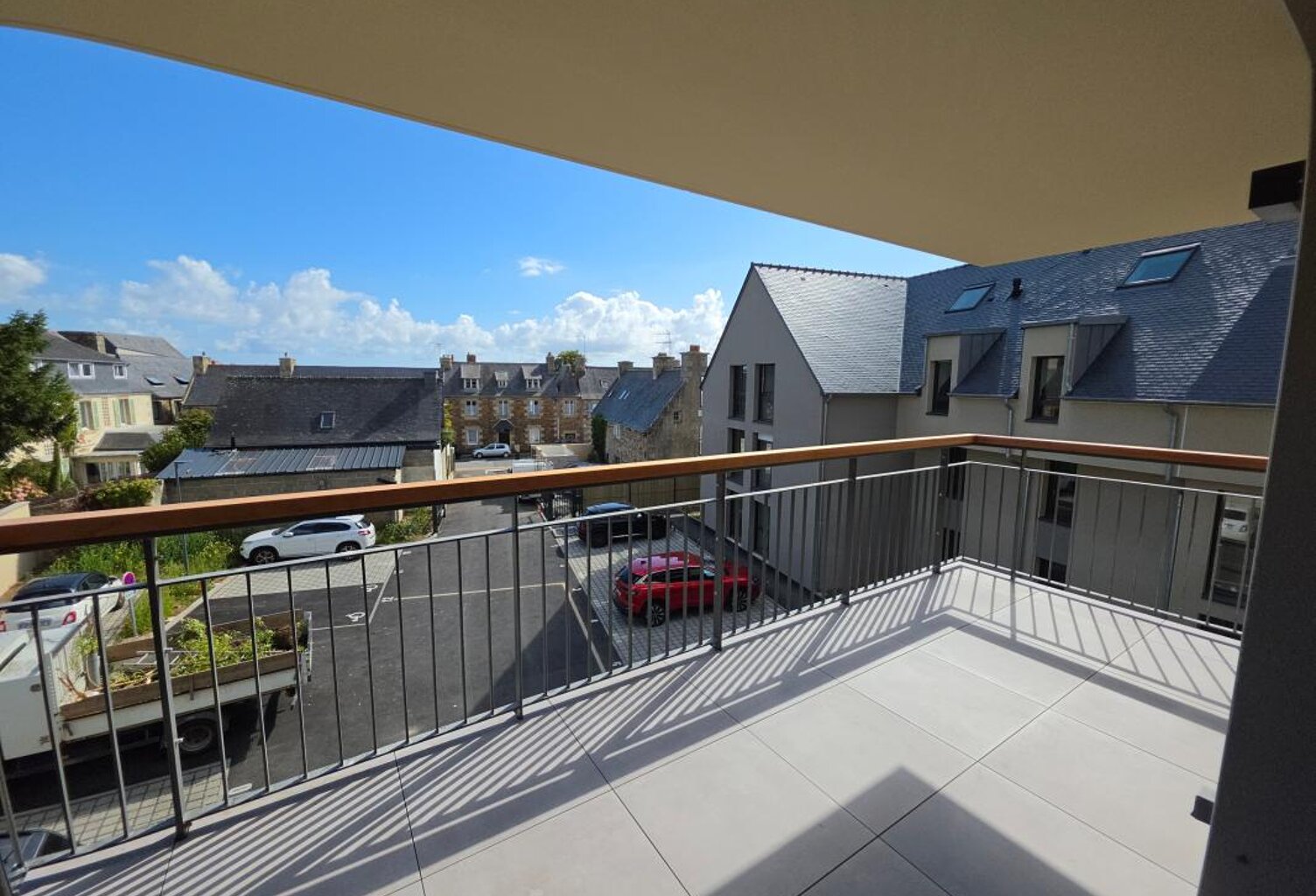 Appartement NEUF avec terrasse, port et restaurants à pied — photo 1