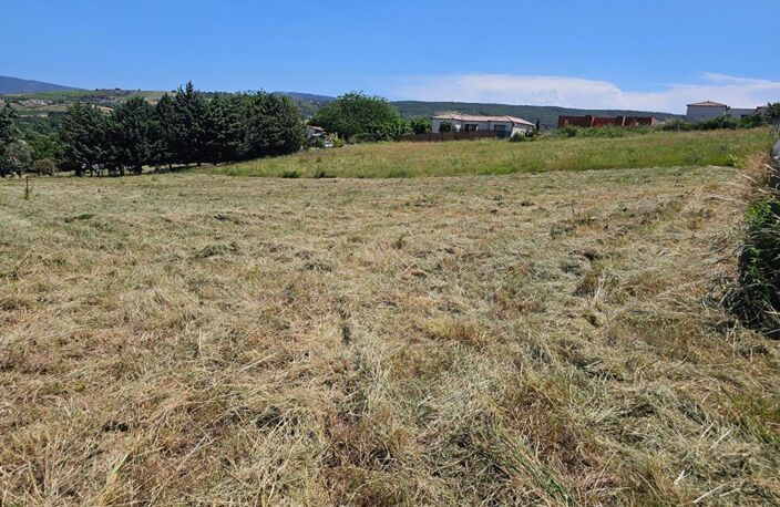 Terrain constructible de 5 201 m² avec vue dégagée , Projet de division en 4 lots — photo 2