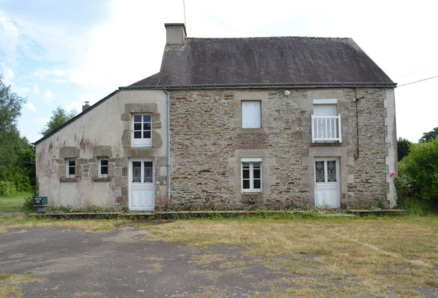 ANCIENNE FERME AVEC DÉPENDANCES . FORT POTENTIEL . ENVIRONNEMENT CALME — photo 1