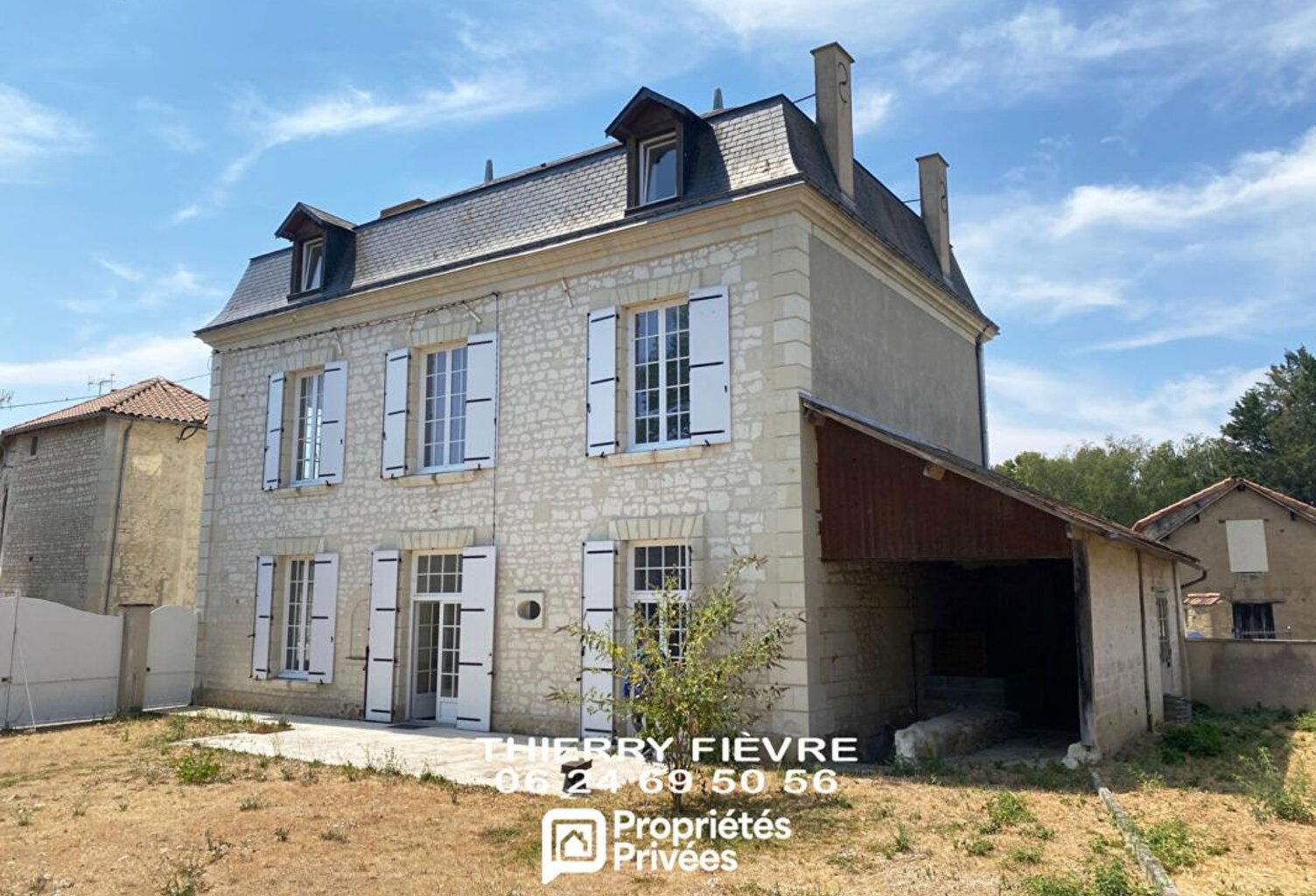 A  VENDRE 86120 LES TROIS MOUTIERS Maison bourgeoise de 299 m2 avec jardin et dépendance — photo 1