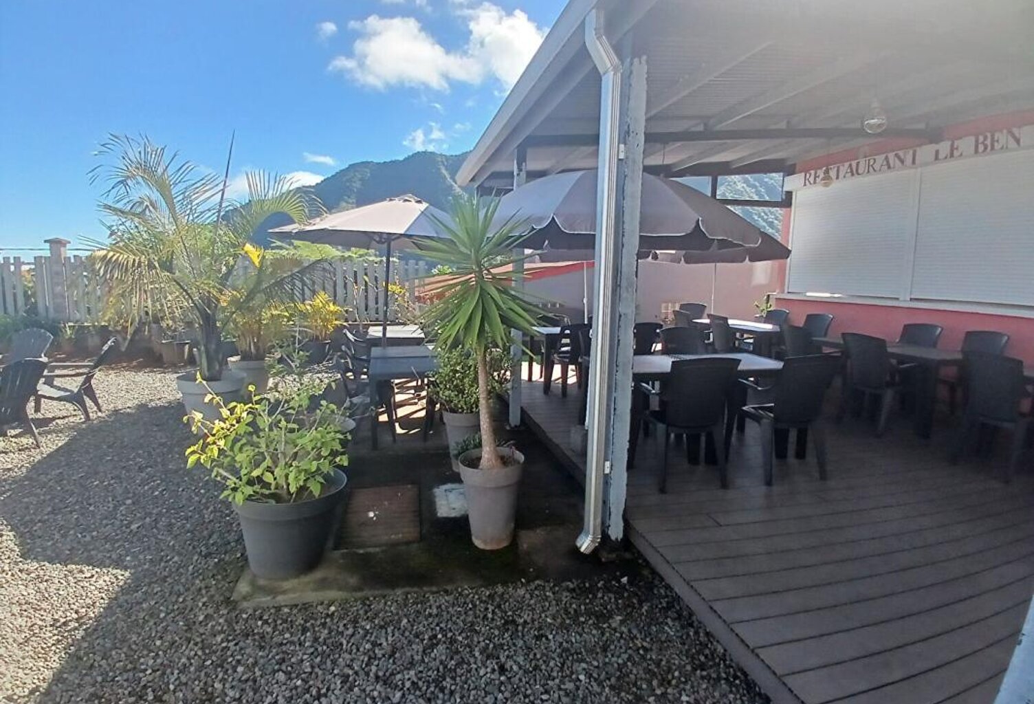 Ensemble immobilier de 269 m² sur 800 m² de terrain à Dos d'Âne 97429; — photo 1