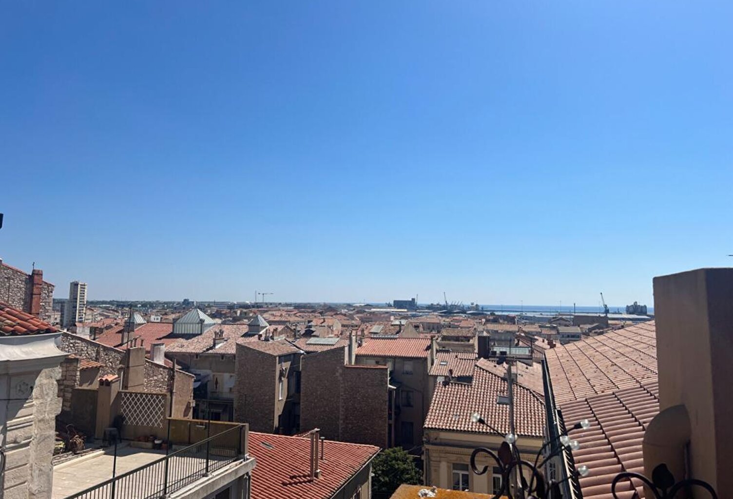 Sete   Appartement en dernier étage avec ascenseur 67 m2 — photo 1