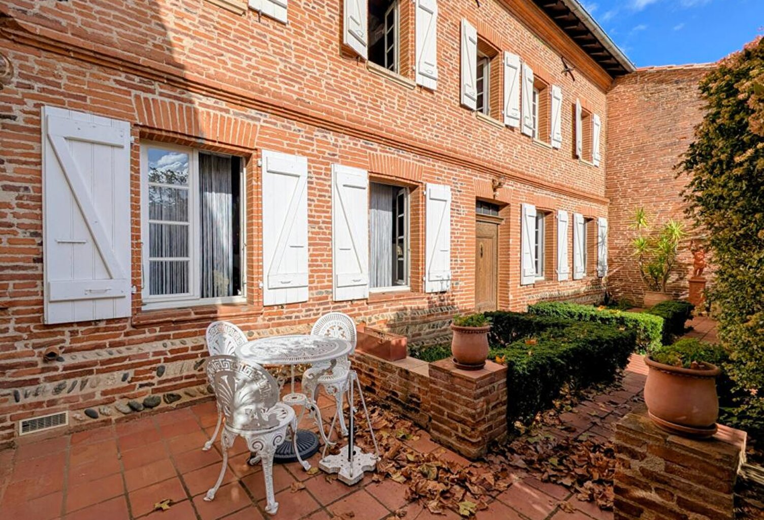 Demeure de caractère avec dépendance et garage sur terrain de 1100 m² — photo 1