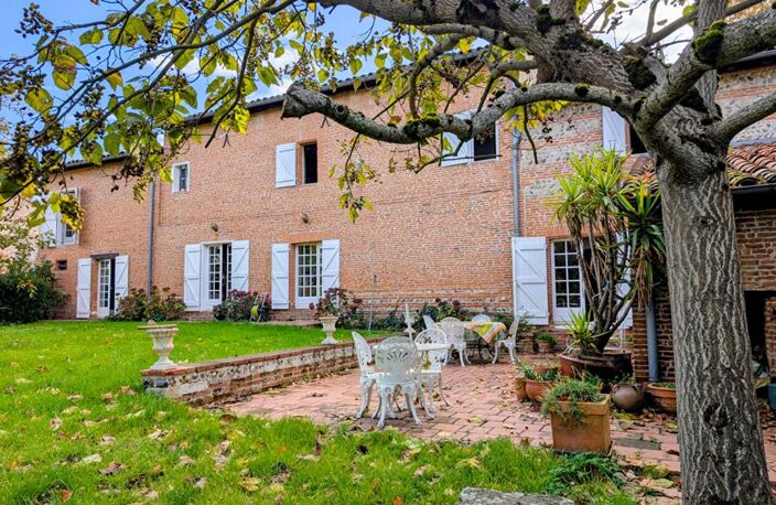 Demeure de caractère avec dépendance et garage sur terrain de 1100 m² — photo 2