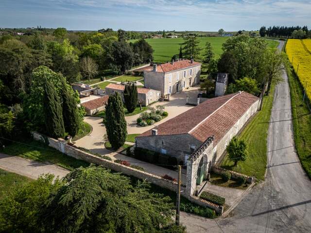 Elégante propriété,  parc et dépendances sur 3 ha — photo du bien