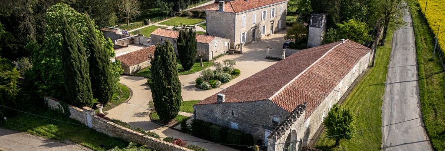 Maison 12 Pièces 400 m² à vendre à Fontenay-le-Comte (85200)