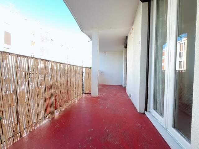Magnifique appartement spacieux T5 de 83 m² au second étage sans ascenseur avec balcon et cave — photo du bien