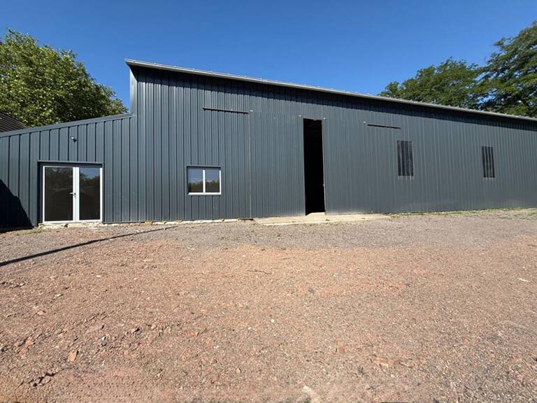 Local d'activité, 327M², bureaux, entrepôt, stationnement — photo 1
