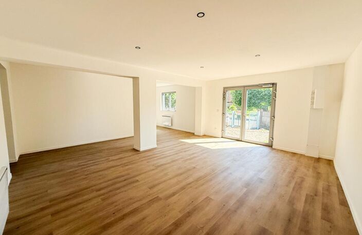 Local d'activité, 327M², bureaux, entrepôt, stationnement — photo 3