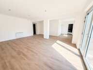 Local d'activité, 327M², bureaux, entrepôt, stationnement — photo 4
