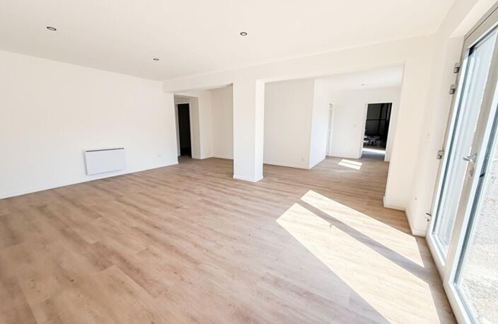 Local d'activité, 327M², bureaux, entrepôt, stationnement — photo 4