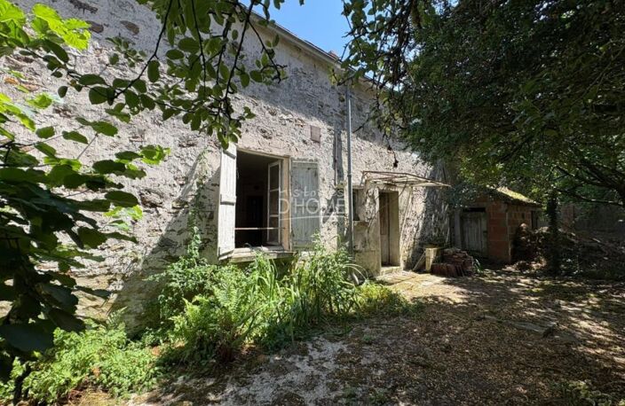 Maison à rénover avec grange et terrain clos de 697 m² — photo 2